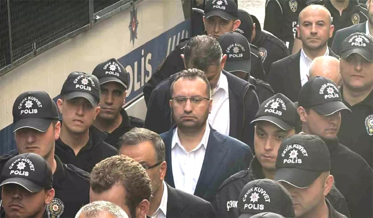 Gözaltındaki CHP'lilerin görüntüsüne AKP'li isimden tepki